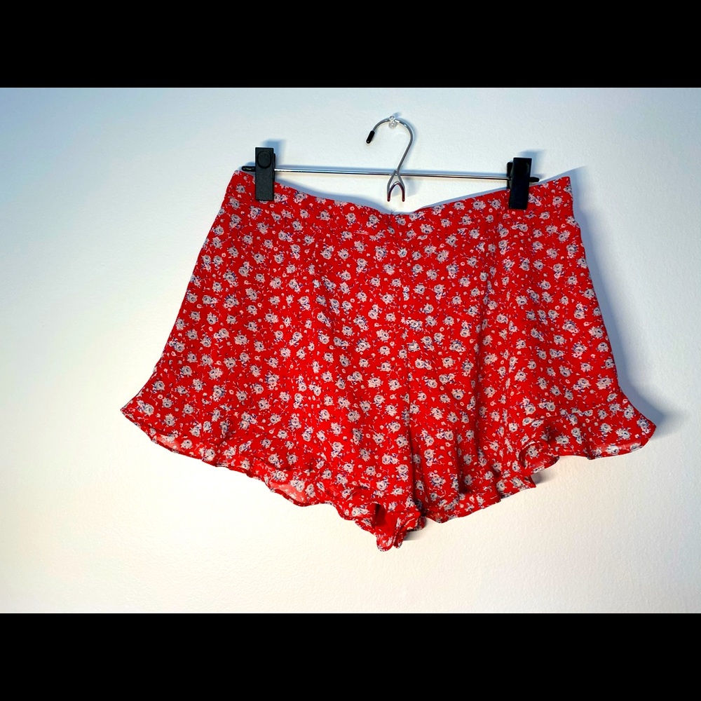 Tobi shorts with ruffle hem